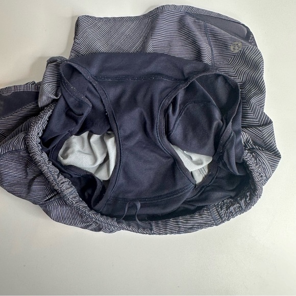 Lululemon Hotty-Hot Short Blue Striped 2.5” Size 4 Tall Zip Pocket Running Yoga - Picture 9 of 11